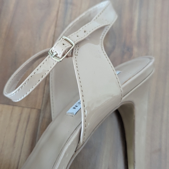 Steve Madden Nude Heels Women's 9.5 Ankle Sandal Closure Open Toe Shiny 5" Heel - Picture 5 of 7